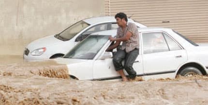 الأمطار تفاجئ جدة.. وفاة 25 شخصا وجهود الإنقاذ تتواصل طوال الليل