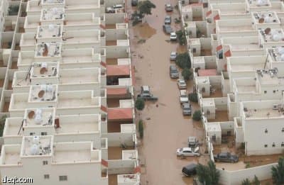 خادم الحرمين يوجه بتقديم مساعدات للمتضررين من الأمطار في جدة.. وارتفاع الوفيات إلى 83