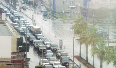 56 حادثا مروريا و7 إصابات حصيلة أمطار «الشرقية»