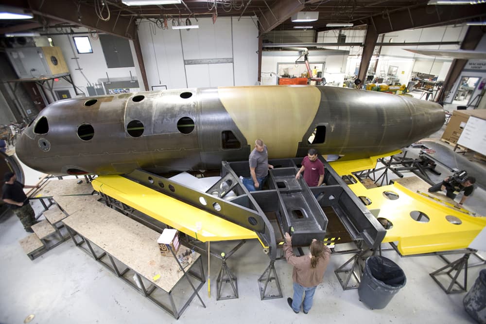"فيرجن جالاكتيك" للطيران  تكشف النقاب عن المركبة SpaceShipTwo في موهافي والتي تتسع لـ6 أشخاص كما ستبدأ رحلاتها الفضائية التجارية