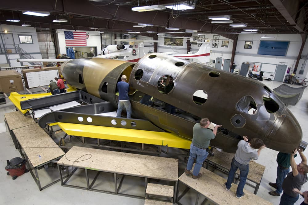 "فيرجن جالاكتيك" للطيران  تكشف النقاب عن المركبة SpaceShipTwo في موهافي والتي تتسع لـ6 أشخاص كما ستبدأ رحلاتها الفضائية التجارية