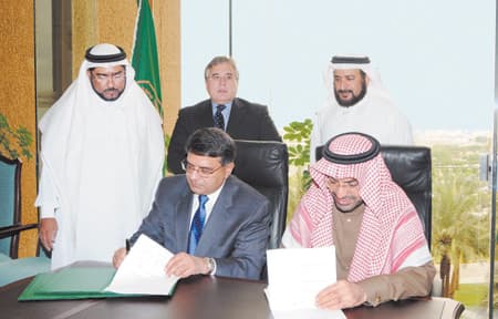 «البترول والمعادن» وUOP العالمية توقعان اتفاقية انضمام لوادي الظهران
