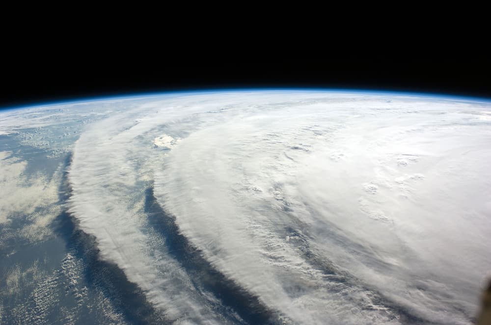 صورة نشرتها وكالة ناسا الفضائية تظهر من خلالها إعصار آيك Hurricane Ike على ارتفاع 220 ميلا فوق سطح الأرض.