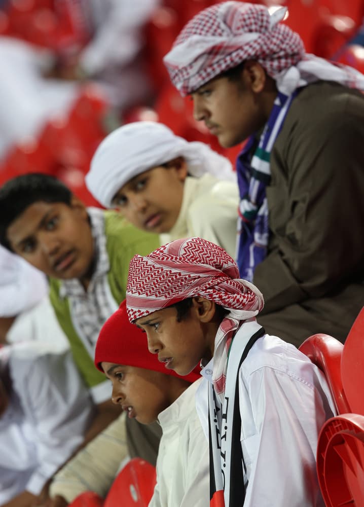جماهير إماراتية تحضر بكثافة لمساندة الأهلي الإماراتي الذي سيقابل نادي أوكلاند سيتي في افتتاح كأس العالم للأندية المقام على ملعب 