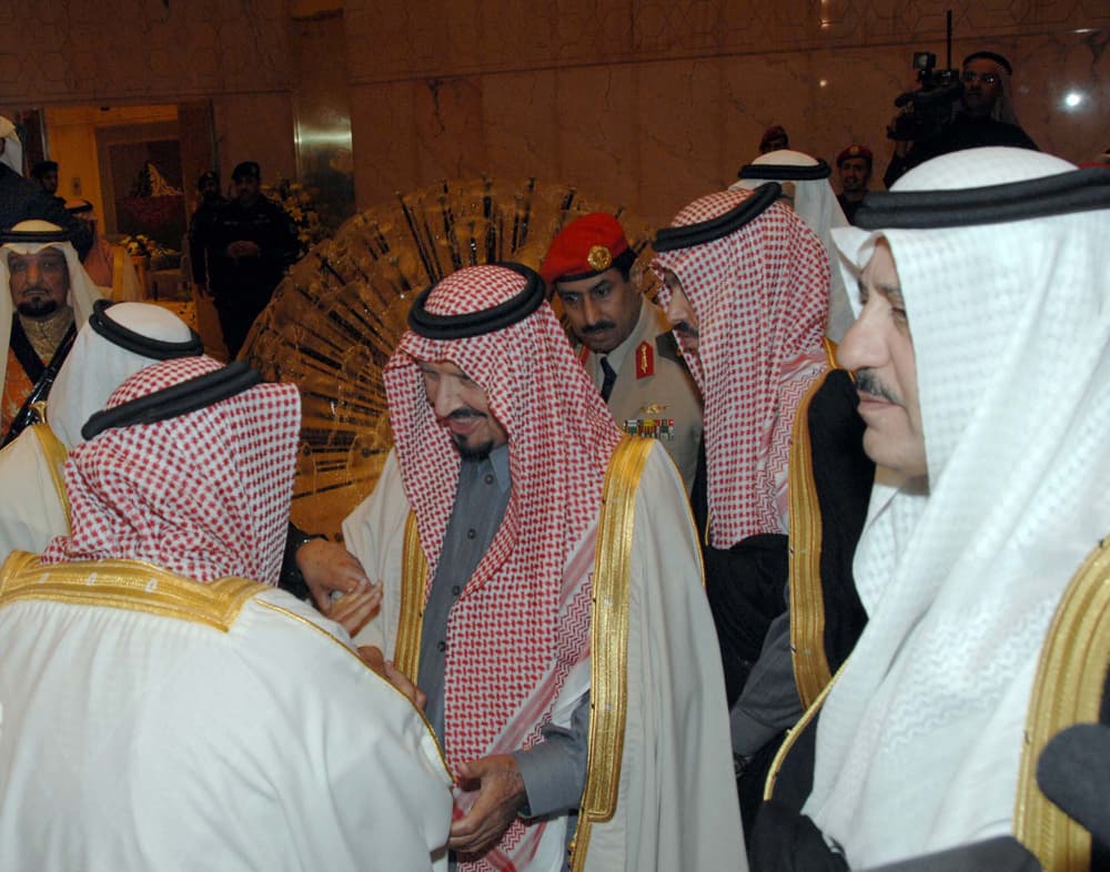 سلطان الخير على أرض الوطن