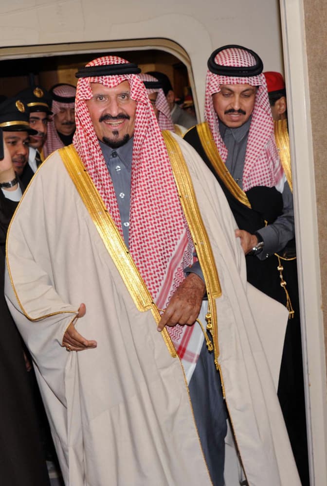 سلطان الخير على أرض الوطن