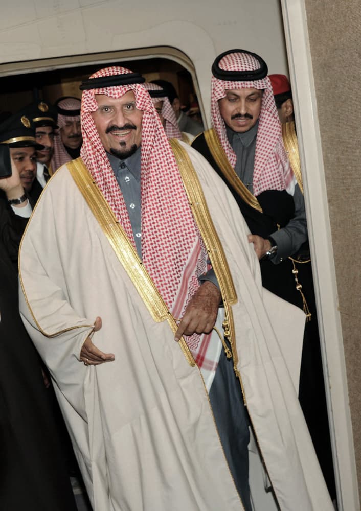 سلطان الخير على أرض الوطن