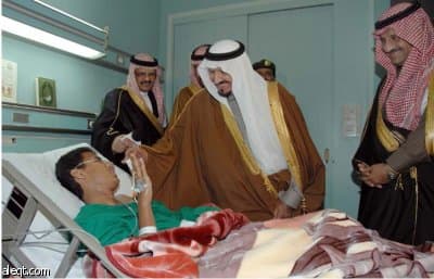 ولي العهد يطمئن على أبنائه ضباط وأفراد القوات المسلحة المصابين