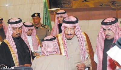 الأمير سلمان يستقبل المهنئين بعودته إلى أرض الوطن