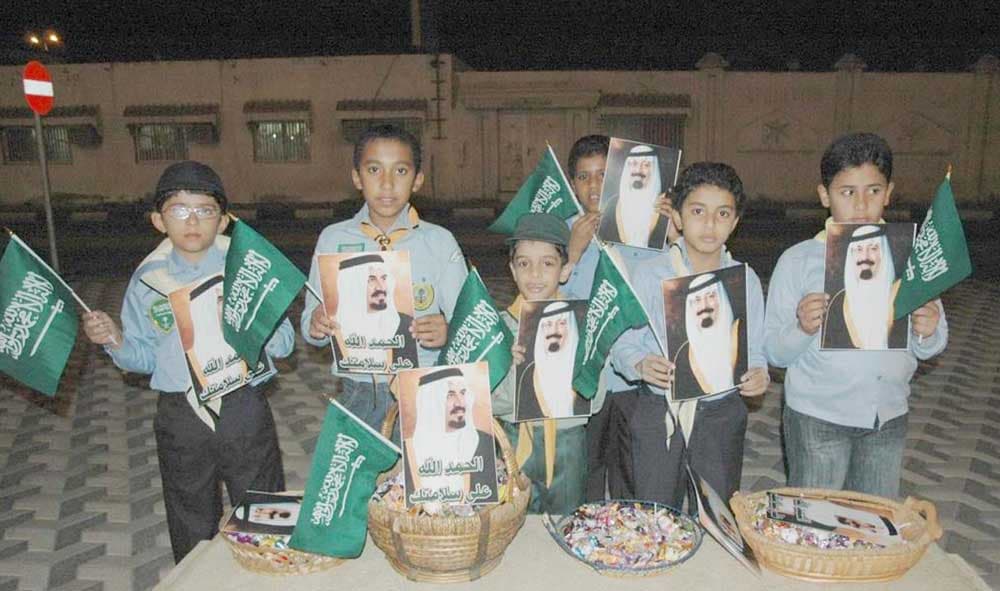أصداء عودة ولي العهد.. الأمير سلطان يتلقى اتصالاً من رئيس الوزراء البحريني