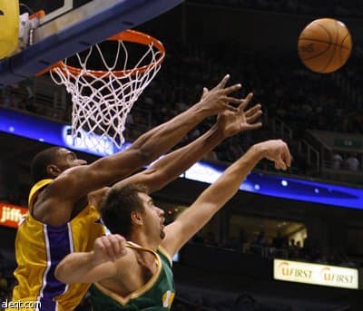 يوتا يوقف انتصارات ليكرز المتتالية في دوري الـNBA