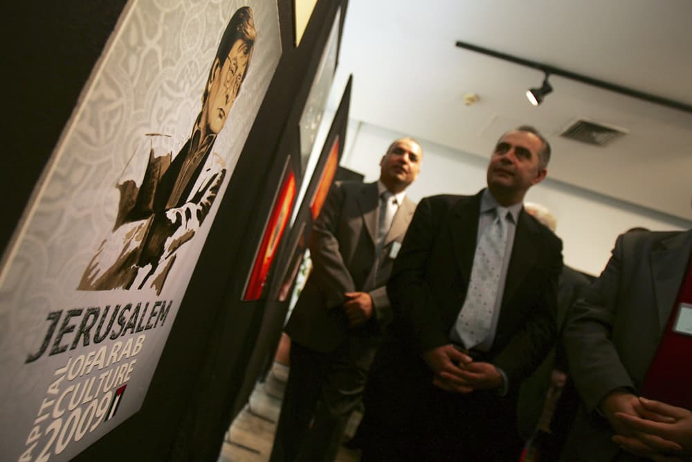 طلاب الجامعة الأردنية يشاركون في مؤتمر القدس في عمان ببعض الفنون الجميلة.