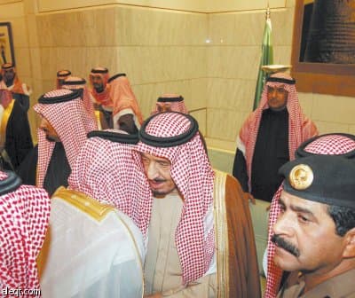 قصر الحكم يتوهج بأمير الرياض.. وأبوابه تفتح للمهنئين