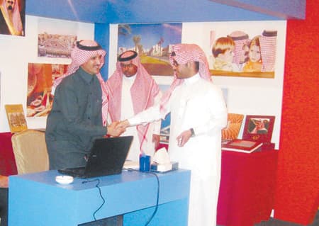 تركي بن سلطان يؤكد أهمية دور الكويت الإقليمي