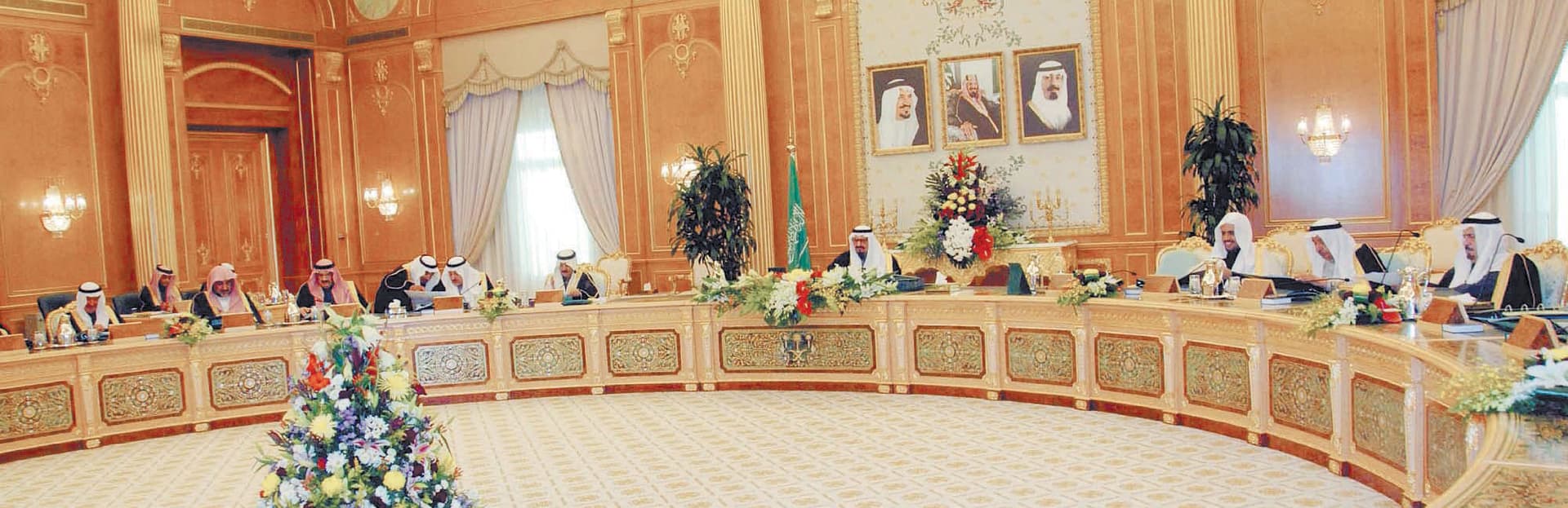 مجلس الوزراء يثمن مظاهر الفرح بعودة ولي العهد إلى أرض الوطن