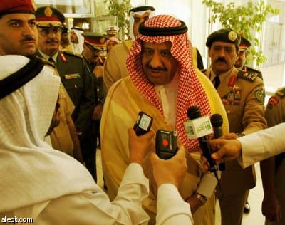 مساعد وزير الدفاع والطيران يعزي في الشهيدين العبيد والجحدلي