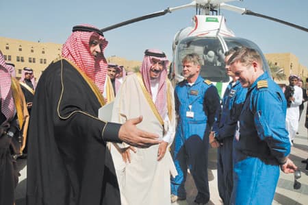 الأمير سلمان يدشن خدمة الإسعاف الطائر