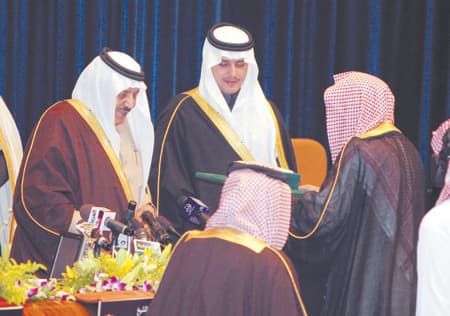 النائب الثاني: مستعدون لمناقشة المشككين في نهج بلادنا القائم على الكتاب والسنة