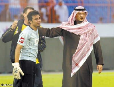 أيدير والعنزي يبكيان .. والنصر يطلب تحقيقا في اختيار الحكام