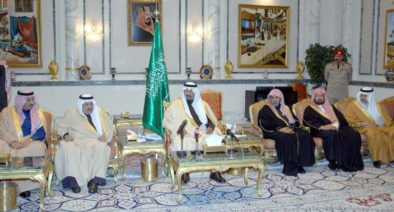 ولي العهد يستقبل الأمير نايف وأعضاء الهيئة العليا لجائزة السنة النبوية