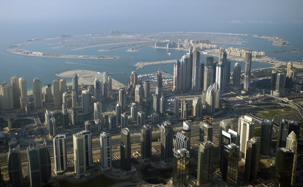 جزر النخيل والتي أيضاَ تسمى نخلة دبي و جزيرة النخلة تعد أكبر ثلاث جزر اصطناعية في العالم وتبنى على ساحل إمارة دبي في الإمارات ال