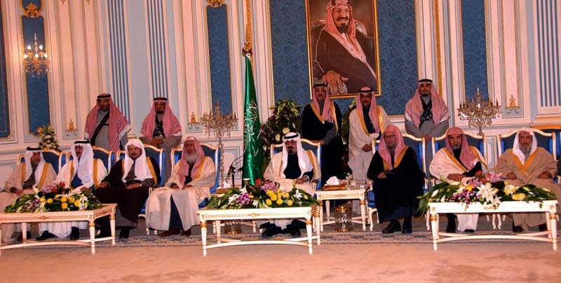 الملك يستقبل الأمراء وكبار المسئولين والمفتي والعلماء والمشايخ