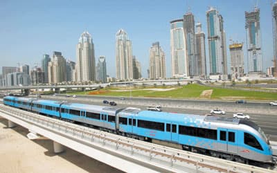 أزمة دبي تصل إلى المترو.. الشركات تهدد بوقف أعمالها.. والسلطات تتعهد بالسداد