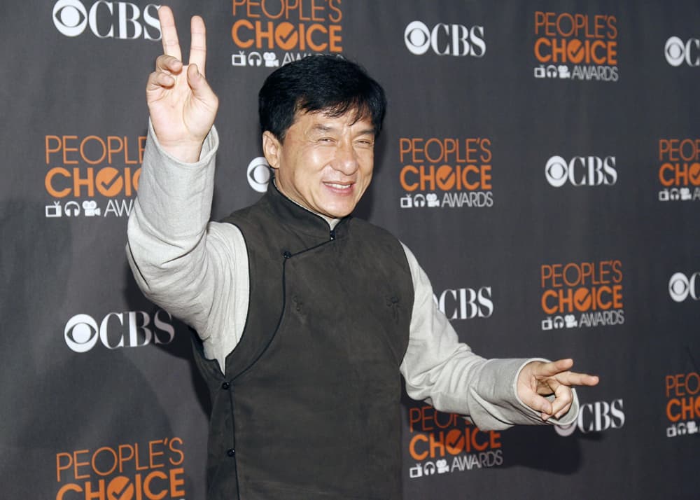 الممثل جاكي تشان يحضر حفل توزيع  جوائز "اختيار الشعب - People's Choice Awards "  في لوس انجليس.