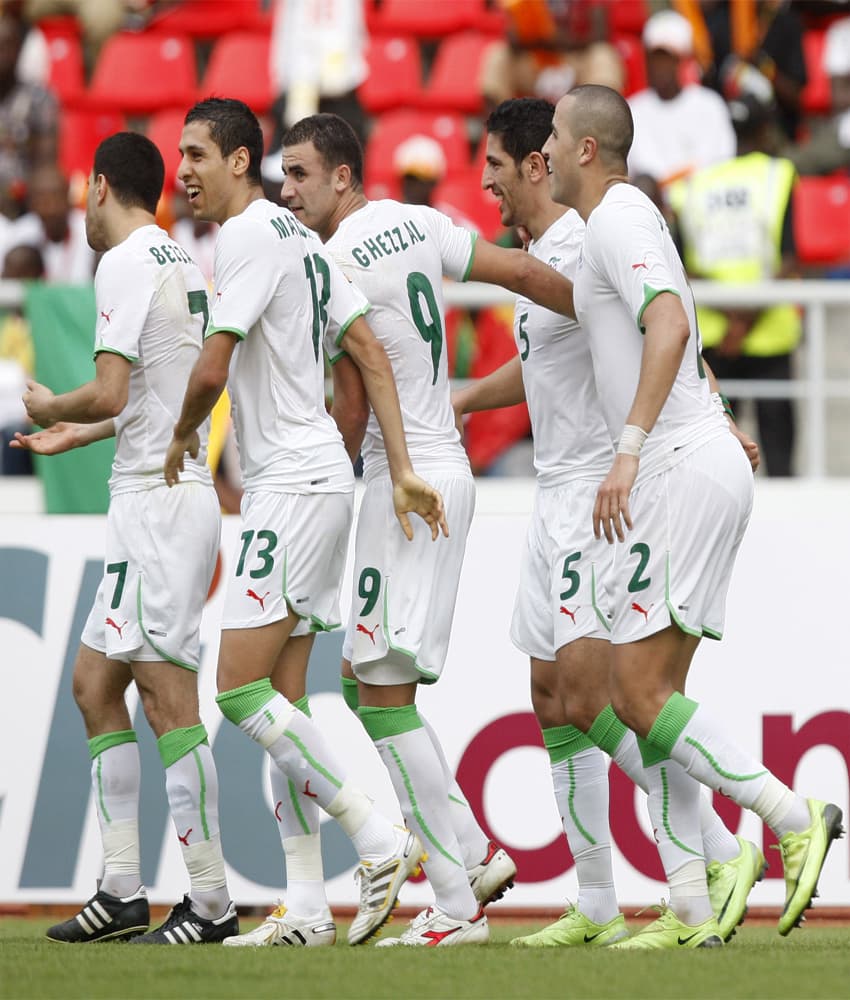 اليوم الخامس من كأس إفريقيا.. محاربو الصحراء يتخطون موقعة مالي وآلاف الجزائريين إلى الشوارع