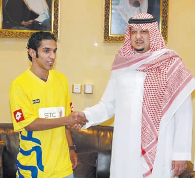 العواجيز «ورّطوا» النصر.. والإدارة أنقذته بالصغار