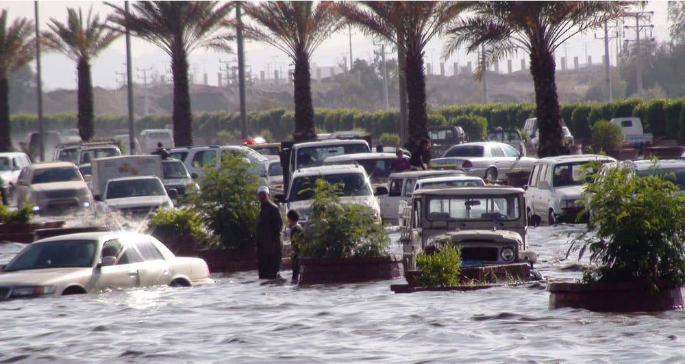 أمطار غزيرة على المدينة وتبوك والجوف و حائل .. وتوقف الملاحة البحرية في جدة تحوطا
