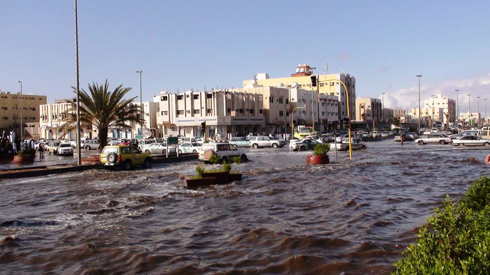 أمطار غزيرة على المدينة وتبوك والجوف و حائل .. وتوقف الملاحة البحرية في جدة تحوطا