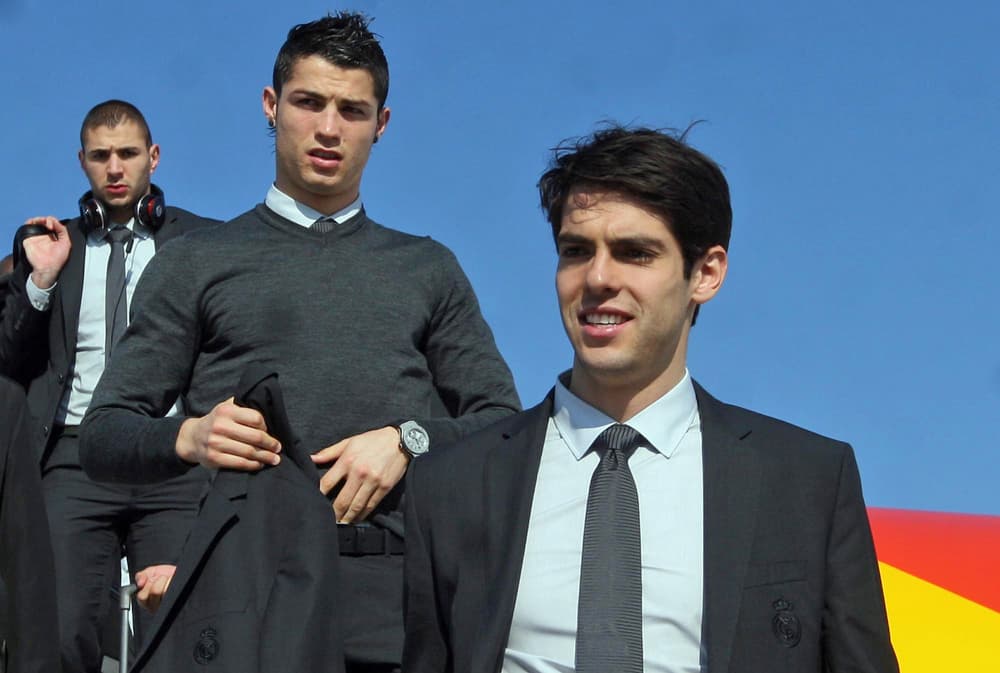 لاعبو ريال مدريد يصلون إلى مطار تيرانا لإقامة مباراة ودية مع منتخب البانيا في تيرانا.