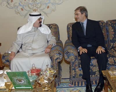 الملك يستقبل الأمير هشام بن عبدالله بن محمد الخامس في الجنادرية