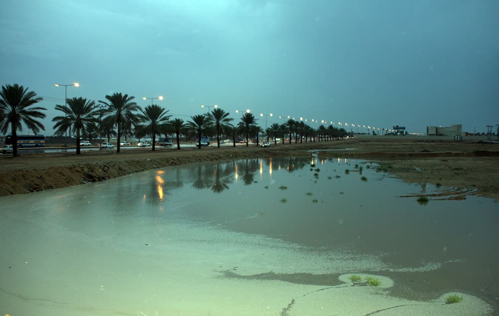 أمطار غزيرة مصحوبة بزخات من البرد هطلت على منطقة القصيم شملت مدينة بريدة ومحافظة البدائع والأسياح.