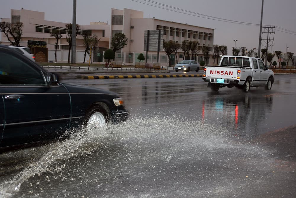 أمطار غزيرة مصحوبة بزخات من البرد هطلت على منطقة القصيم شملت مدينة بريدة ومحافظة البدائع والأسياح.