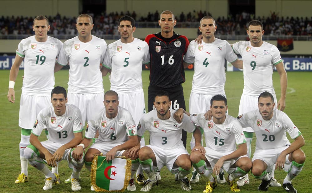 احتفالات مشجعو الجزائر وصلت مرسيليا جنوب فرنسا  بعد فوز الجزائر على ساحل العاج في الربع النهائي لبطولة كأس الأمم الإفريقية في أن