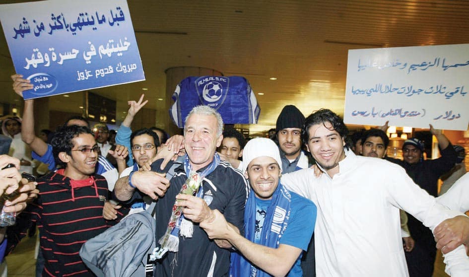 الهلال يكافئ لاعبيه بـ 200 ألف لعيون اللقب 12