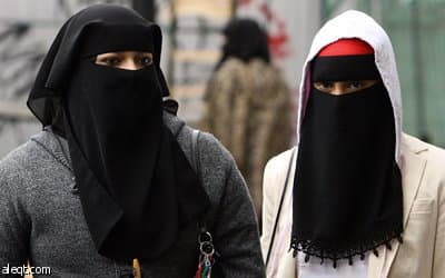 لجنة برلمانية توصي بحظر ارتداء البرقع في فرنسا