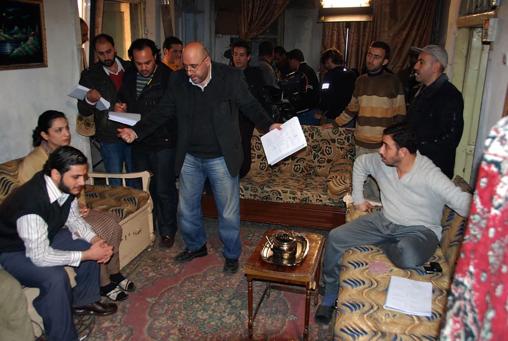 النجمان السوريان قاسم ملحو و روعة ياسين يظهران في أحد مشاهد المسلسل الجديد "لعنة الطين" والذي يتناول بعض الأحداث المهمة التي حصل