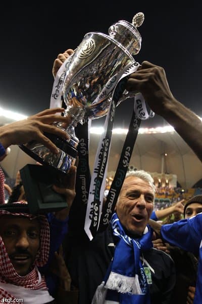 الهلال يتوج بكأس دوري زين