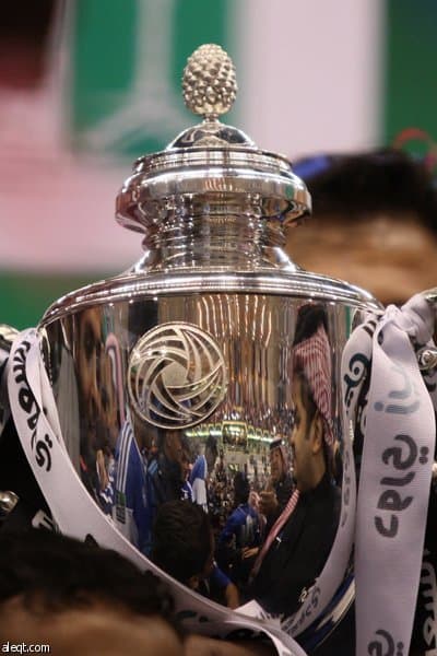 الهلال يتوج بكأس دوري زين