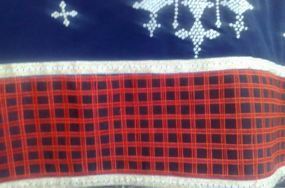 " أبو نقوش " .. لا تخرج العروس إلا به في الطائف