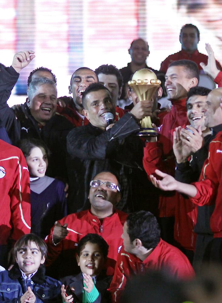 حفل عمرو دياب لتكريم منتحب مصر يشهد استياء جماهيري من الانتهاء المفاجئ