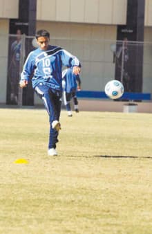 قرار استبعاد الدعيع على طاولة الهلال منذ أسابيع