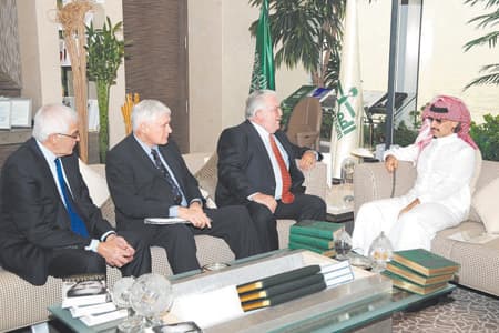 الوليد بن طلال يستقبل رئيس مجلس سياسات الشرق الأوسط السابق
