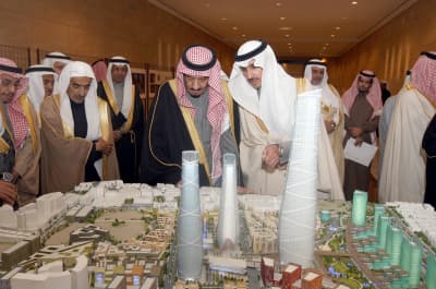 أمير الرياض يستعرض درسات جدوى مشروع تطوير الظهيرة