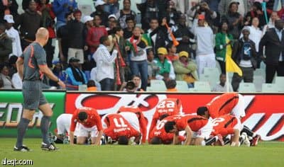 كبير المفتين في دبي : سجود الملاعب باطل شرعا