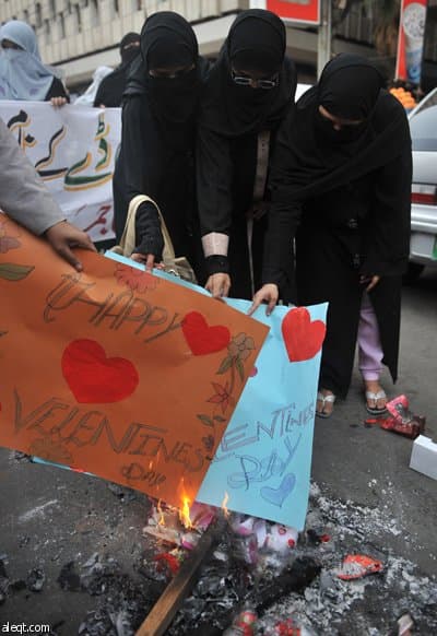 هم يختزلون الحب في يوم  فالنتين Valentine Day..ونحن لدينا الحب كل يوم