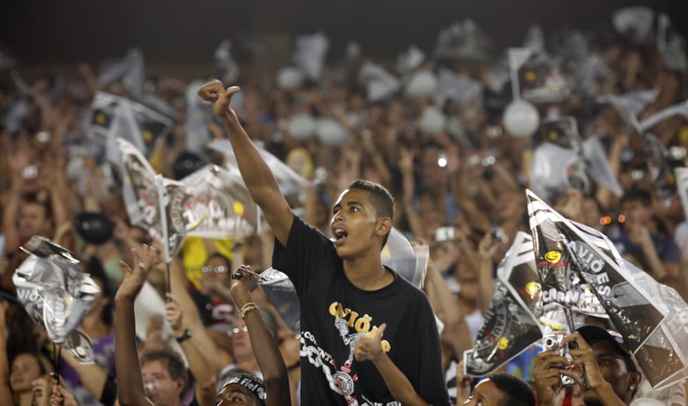 البرازيلي رونالدو لاعب كرة القدم يشارك في  كرنفال البرازيل السنوي في ساو باولو.